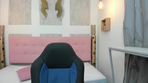 ZHAMIRA  ANDRES online show from 01/15/26, 07:28