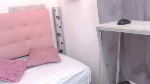 ZHAMIRA  ANDRES online show from 05/27/26, 02:08