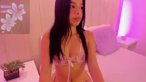 Snapshot of zhara_pearl_ chatting on 08/04/26, 07:38 Kamila online show from 08/04/26, 07:38