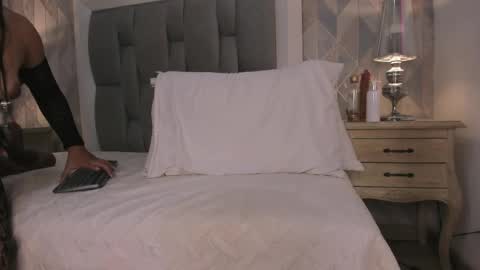 zharia_lux25 online show from 04/01/26, 01:41