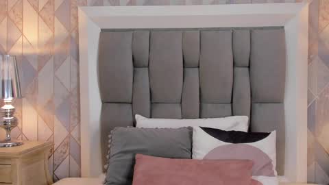 zharia_lux25 online show from 05/29/26, 11:41