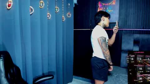 zhoestrong online show from 11/28/25, 10:23