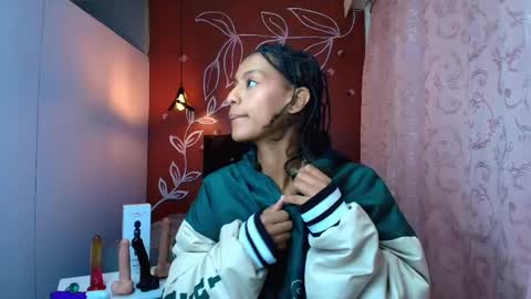 Zia Green online show from 02/11/25, 12:16