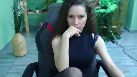 zianichols online show from 02/10/25, 09:25