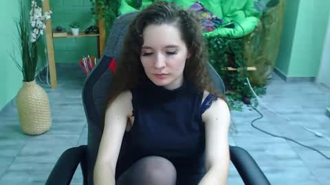 zianichols online show from 02/11/25, 09:25