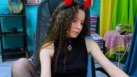 zianichols online show from 03/11/25, 06:19