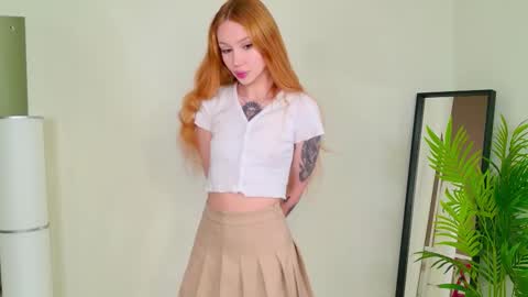 Snapshot of zoe__page chatting on 01/15/26, 05:45 Im Zoe online show from 01/15/26, 05:45