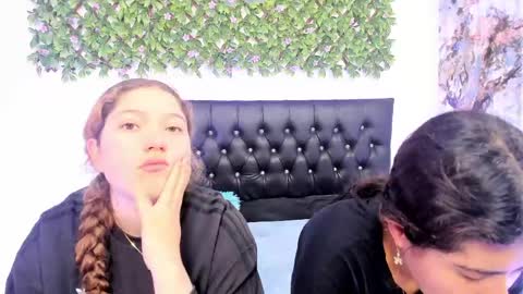 Snapshot of zoe_and_valeria chatting on 05/26/26, 02:24 Zoe And Valeria online show from 05/26/26, 02:24