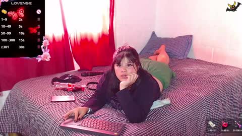 Snapshot of zoe_bronw chatting on 12/11/24, 09:01 Zoe Bronw online show from 12/11/24, 09:01