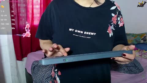 Snapshot of zoe_bronw chatting on 12/17/24, 11:39 Zoe Bronw online show from 12/17/24, 11:39