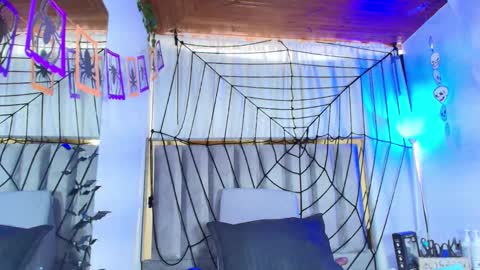 Zoe online show from 10/12/25, 12:37