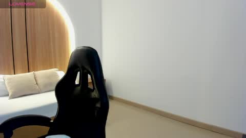 Zoe  online show from 04/10/26, 12:21