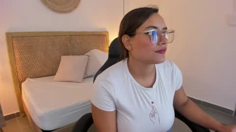 Snapshot of zoe_danae_ chatting on 06/10/26, 04:17 Zoe online show from 06/10/26, 04:17