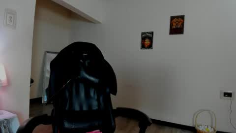 Snapshot of zoe_dear chatting on 04/30/26, 10:03 zoe_dear online show from 04/30/26, 10:03