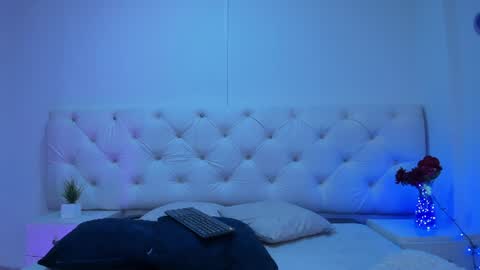 zoe_evaanss_ online show from 08/03/26, 06:33