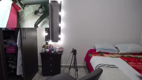 zoe hotxxx online show from 09/22/25, 12:23