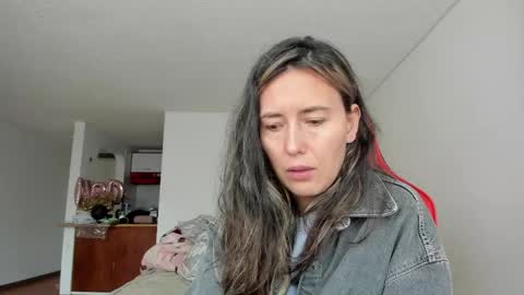 Snapshot of zoe_jeane_beker chatting on 04/07/26, 09:15 ZOE online show from 04/07/26, 09:15