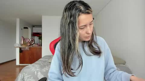 Snapshot of zoe_jeane_beker chatting on 04/14/26, 09:21 ZOE online show from 04/14/26, 09:21