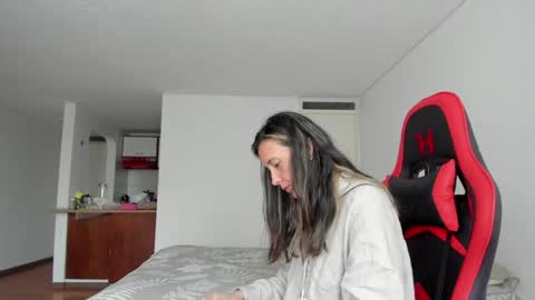 Snapshot of zoe_jeane_beker chatting on 04/30/26, 10:36 ZOE online show from 04/30/26, 10:36