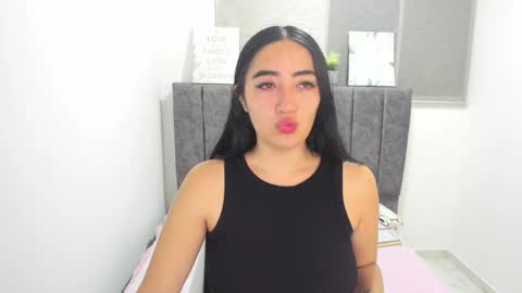 zoe_jones7 online show from 02/01/25, 03:52