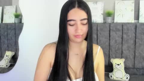 zoe_jones7 online show from 01/14/26, 04:07