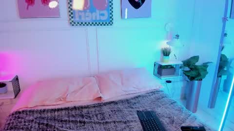 Zoe Lynch online show from 06/15/26, 12:18