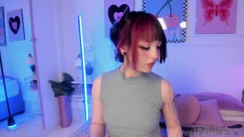 Zoe Lynch online show from 07/16/26, 12:00