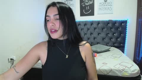 Snapshot of zoe_medina chatting on 01/03/25, 05:06 online show from 01/03/25, 05:06