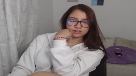 zoe_mhendez online show from 12/15/25, 03:11