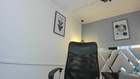 zoe_moreau online show from 01/15/26, 08:12