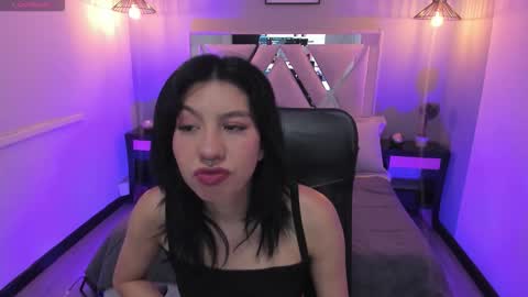 zoe_moreau online show from 03/23/26, 11:58