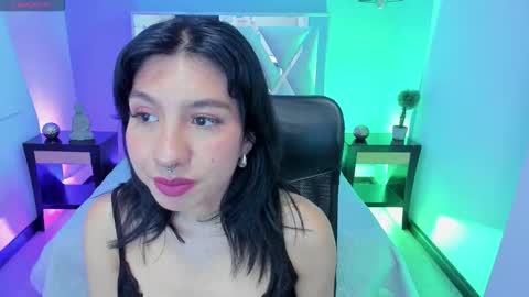 zoe_moreau online show from 03/24/26, 07:30