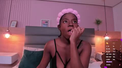 Zoe Novakk  online show from 11/17/25, 08:25