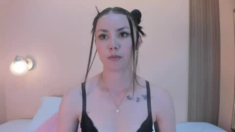 Snapshot of zoe_roux210949 chatting on 05/26/26, 03:46 Zoe online show from 05/26/26, 03:46