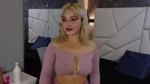 Zoe online show from 12/21/25, 04:03