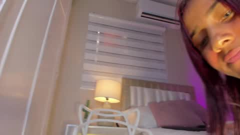 Hi guys i am Zoe  online show from 02/05/25, 05:53