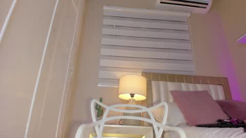 Hi guys i am Zoe  online show from 02/11/25, 08:42