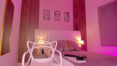 Hi guys i am Zoe  online show from 09/25/25, 11:47