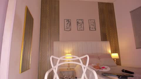 Hi guys i am Zoe  online show from 02/12/26, 11:38