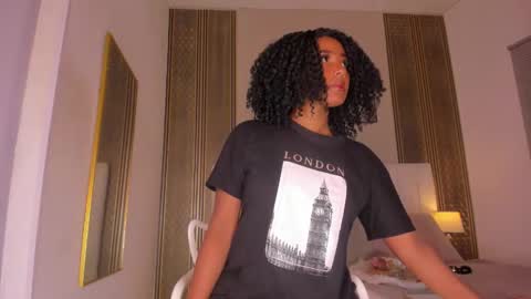 Hi guys i am Zoe  online show from 02/21/26, 11:33