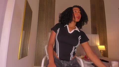 Hi guys i am Zoe  online show from 03/23/26, 11:25