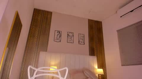 Hi guys i am Zoe  online show from 03/25/26, 11:38