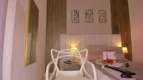 Hi guys i am Zoe  online show from 04/04/26, 11:40