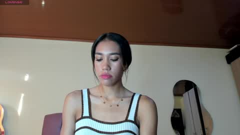 Snapshot of zoe_storm2 chatting on 04/27/26, 10:19 Zoe online show from 04/27/26, 10:19