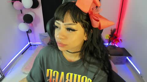 zoe_sullivan_ online show from 12/22/24, 09:22