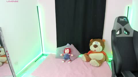 zoe_sullivan_ online show from 12/28/24, 09:31