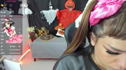 zoe_sullivan_ online show from 10/17/25, 09:23