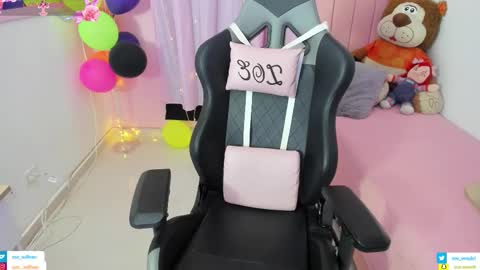 zoe_sullivan_ online show from 11/16/25, 09:26