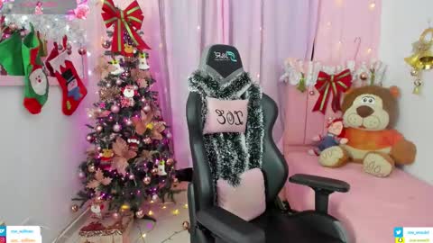 zoe_sullivan_ online show from 11/30/25, 09:35