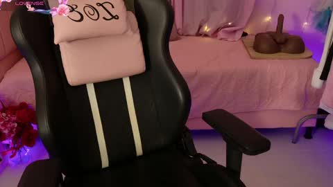 zoe_sullivan_ online show from 04/20/26, 09:12